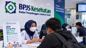 BPJS menegaskan program Jaminan Kesehatan Nasional (JKN) tetap berjalan dan membantah isu penghapusan program tersebut. Foto: Ilustrasi AI.